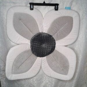 Blooming Bath Lotus Infant Baby Sink Tub Flower Seat Grey and White